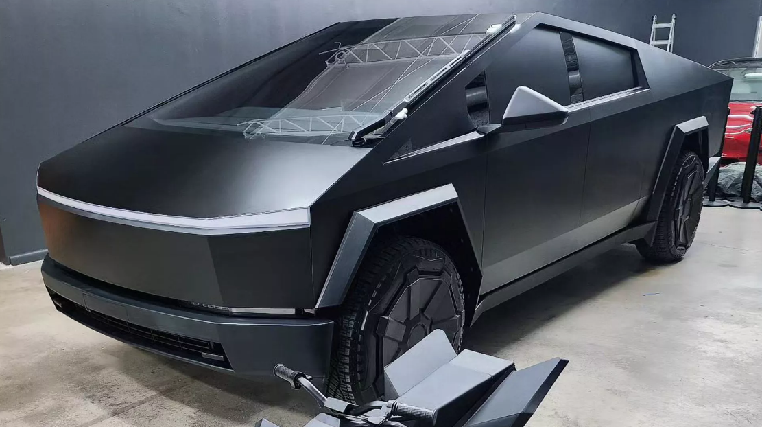 Tesla официально показала матово-черный Cybertruck