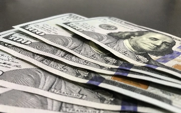 Курс доллара перевалил за 11 000 сумов