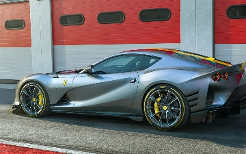 На дорожных испытаниях заметили преемника Ferrari 812 в предсерийном кузове