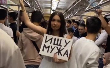 В Ташкенте девушка прогулялась с табличкой «Ищу мужа»